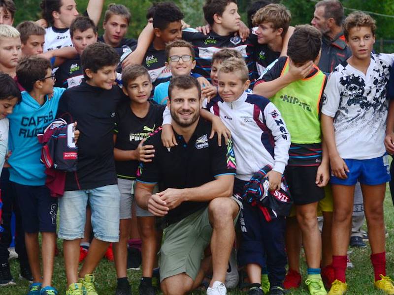 ALLENATORE PER UN GIORNO: IL CAPITANO DELLE ZEBRE TOMMASO CASTELLO IN VISITA ALL’AMATORI RUGBY GENOVA