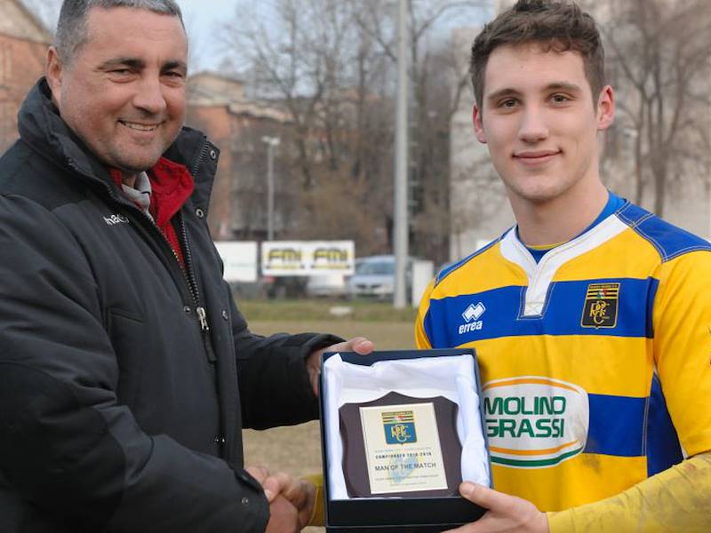 ZEBREFAMILY: COACH BRADLEY PREMIA IL MIGLIORE IN CAMPO DEL DERBY DI PARMA TRA RUGBY PARMA ED AMATORI PARMA RUGBY