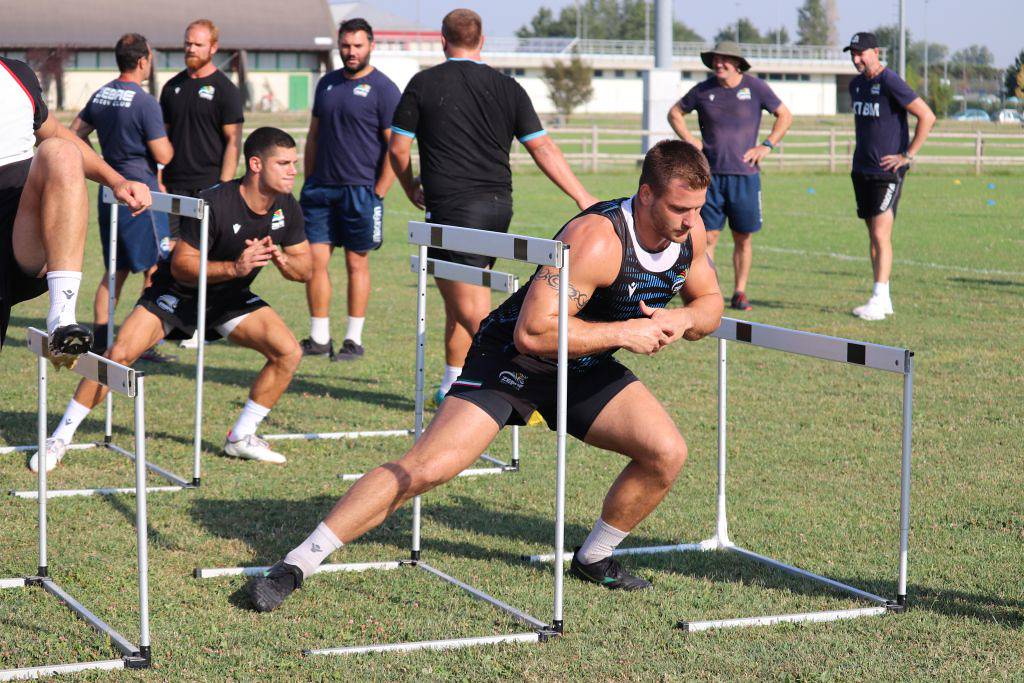 COACH ROSELLI RIABBRACCIA GLI AZZURRI REDUCI DAI TEST MATCH ESTIVI: PRIMO GIORNO DI ALLENAMENTI CON LA ROSA AL COMPLETO ALLA CITTADELLA DEL RUGBY DI PARMA
