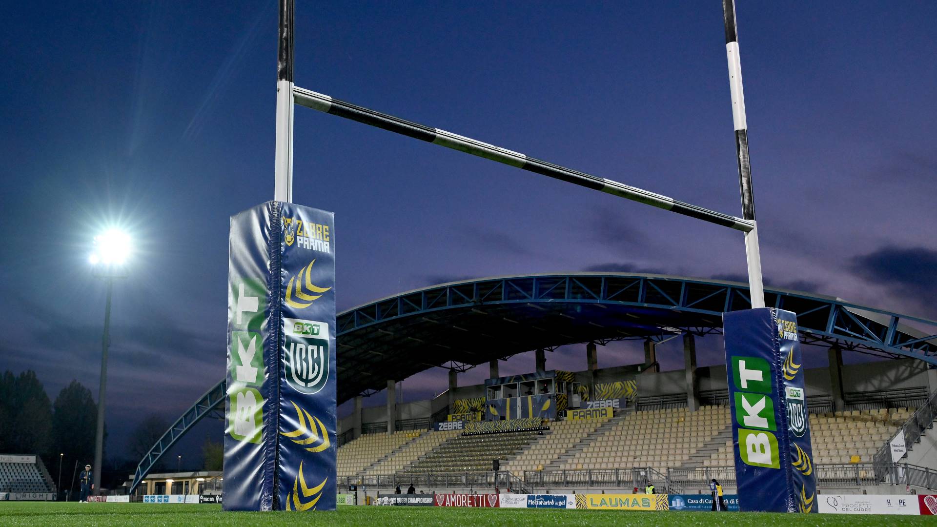 Omaggio dello stadio per Lucchin e Morisi a fine carriera e per i giocatori che lasciano Parma